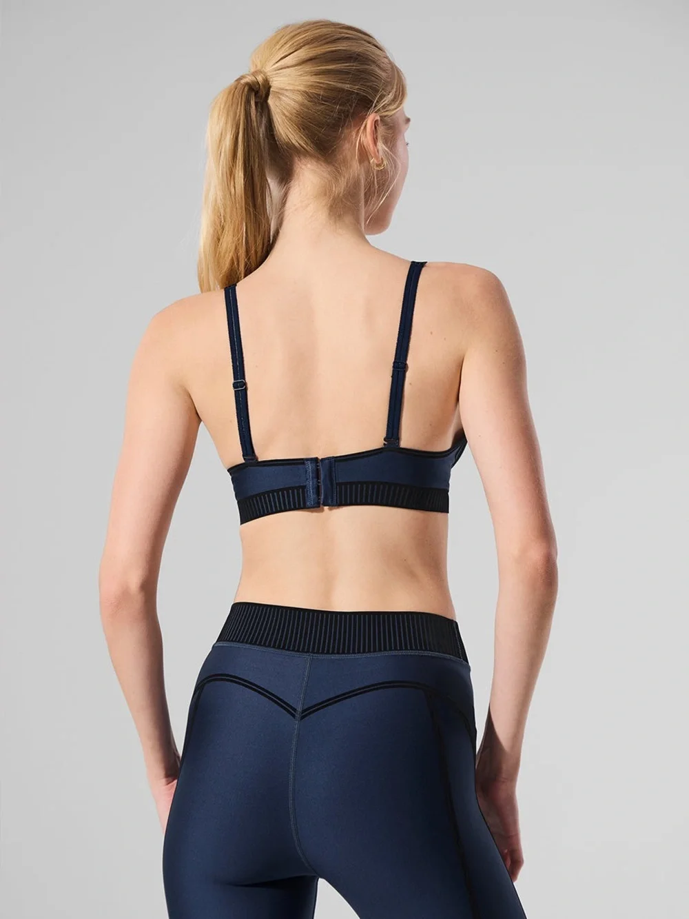 ALO YOGA Airlift Line Up Black Velvet Flocking Navy Blue Sports Bra EUC Size M